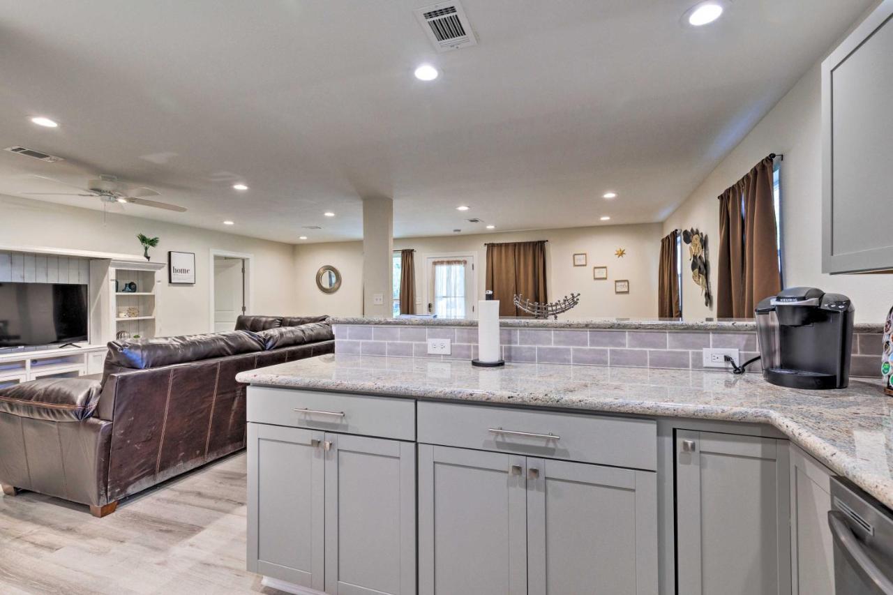 Spacious Gulfport Home With Yard 1 Mi To Beach Exterior foto